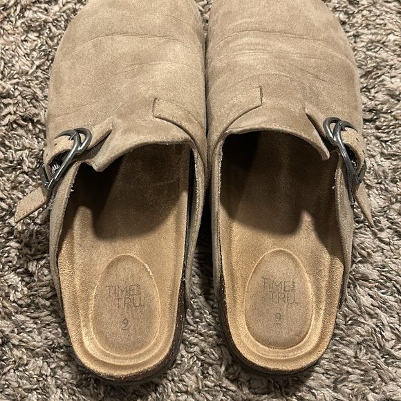 Tan Clogs‼️ - Picture 2 of 3